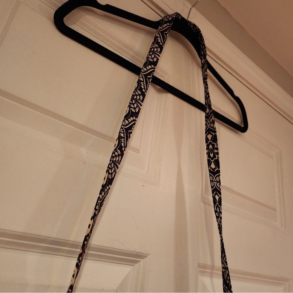 Vera Bradley black and white crossbody bag like new - Picture 3 of 5